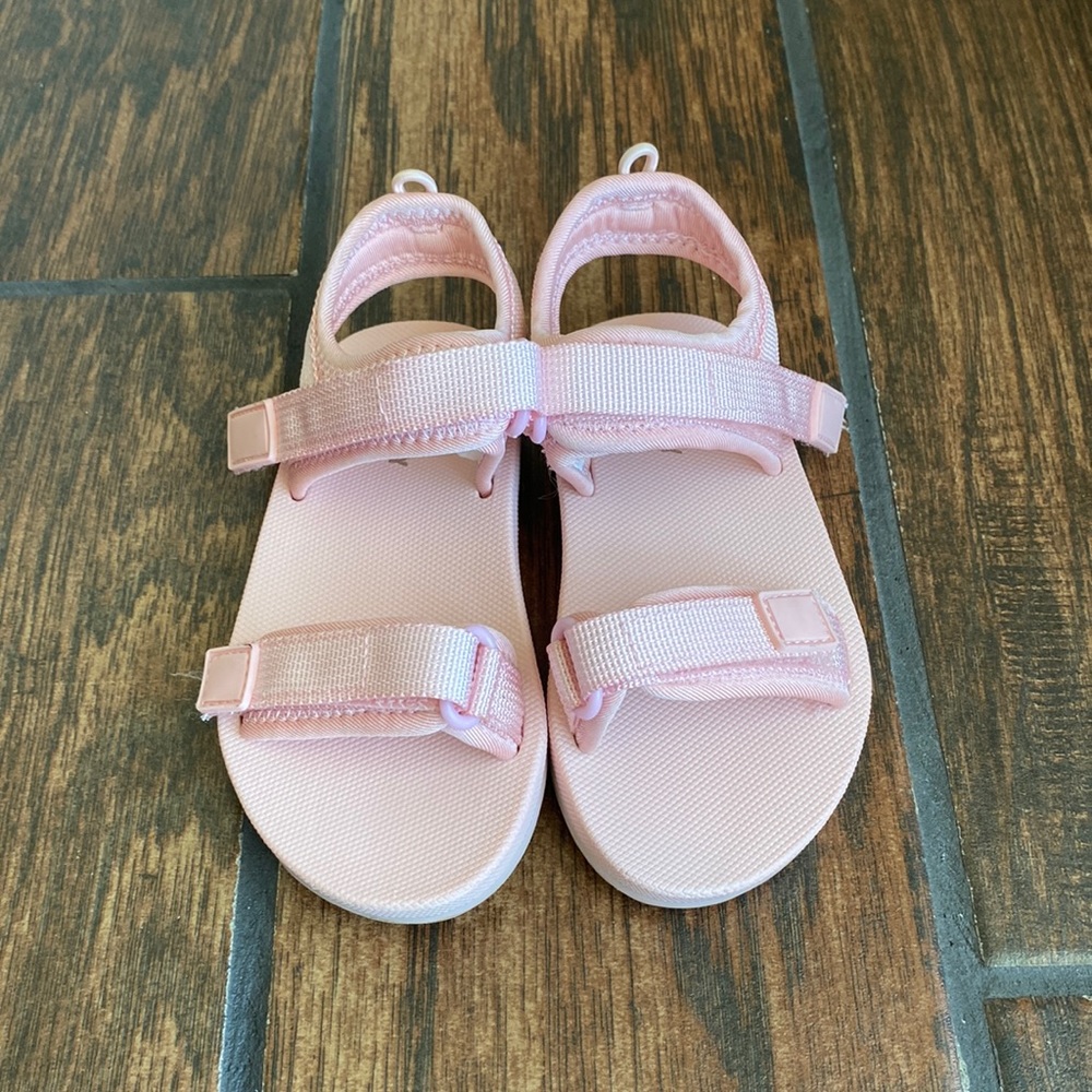 Old Navy toddler size 8 light pink sandals